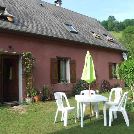 Pink House In Banios